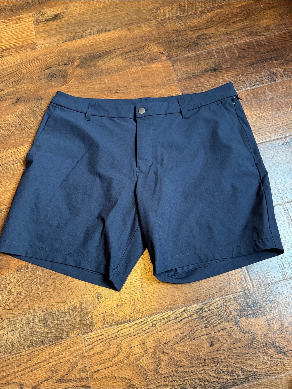 Men’s Lululemon brand ABC Commissioner shorts in size 36 W